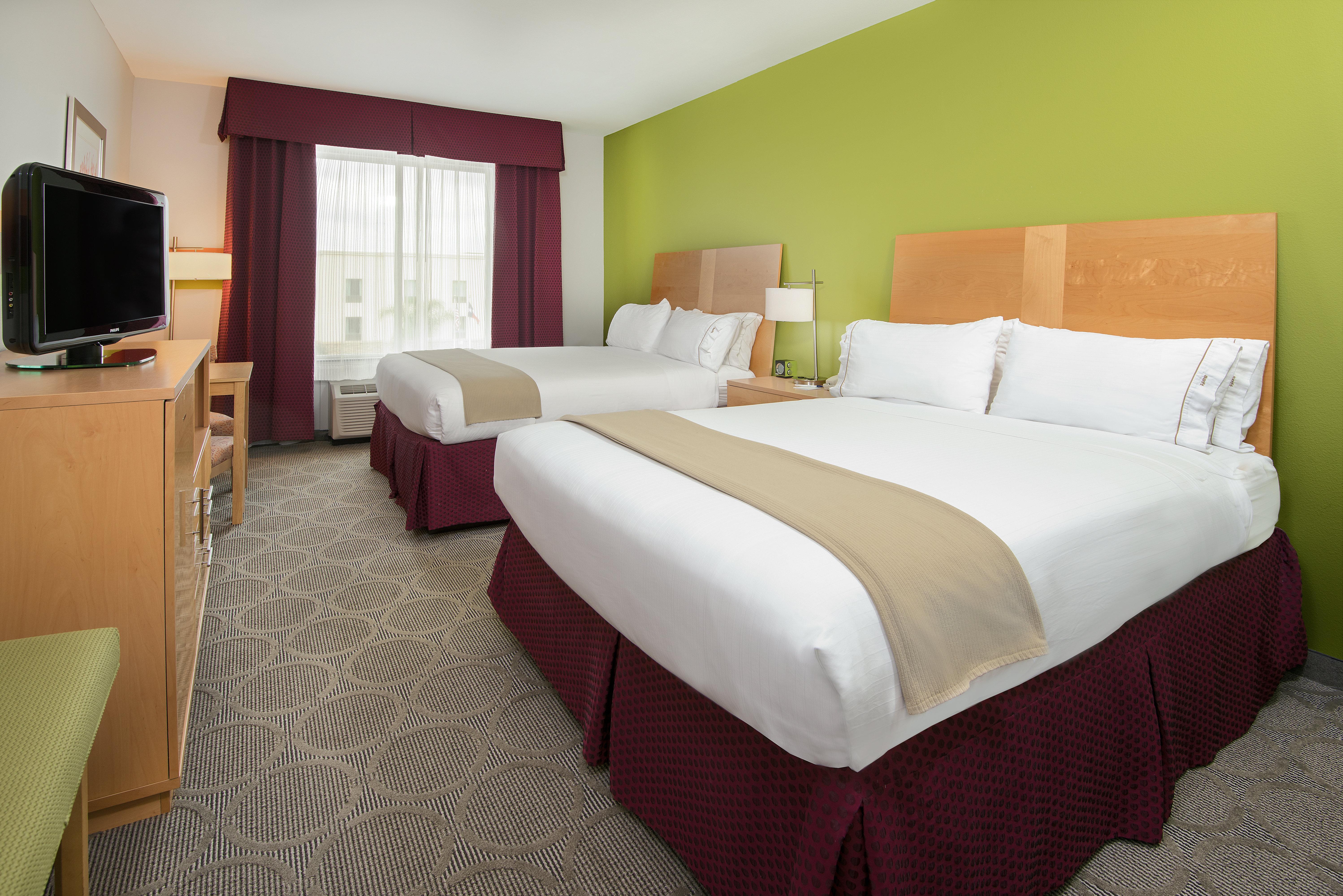 Holiday Inn Express Hotel & Suites Clute-Lake Jackson By Ihg Exterior foto