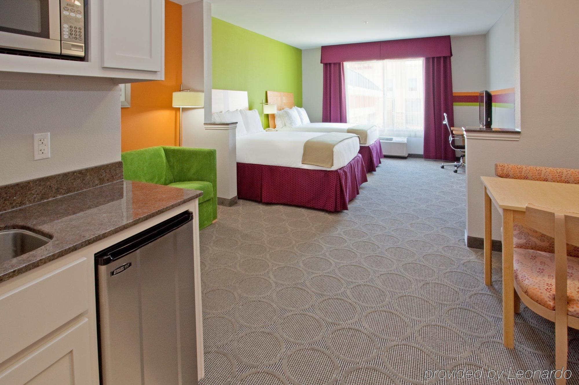 Holiday Inn Express Hotel & Suites Clute-Lake Jackson By Ihg Habitación foto
